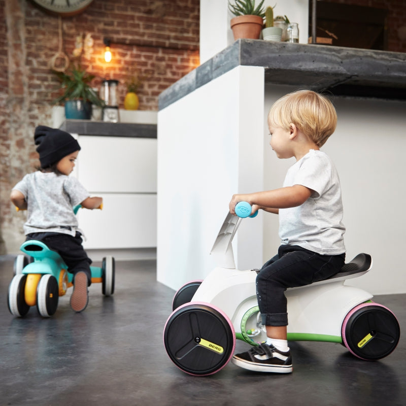 BERG Colorful Ride-On GO2 Twirl Multicolor med ett spel för barn 10m+